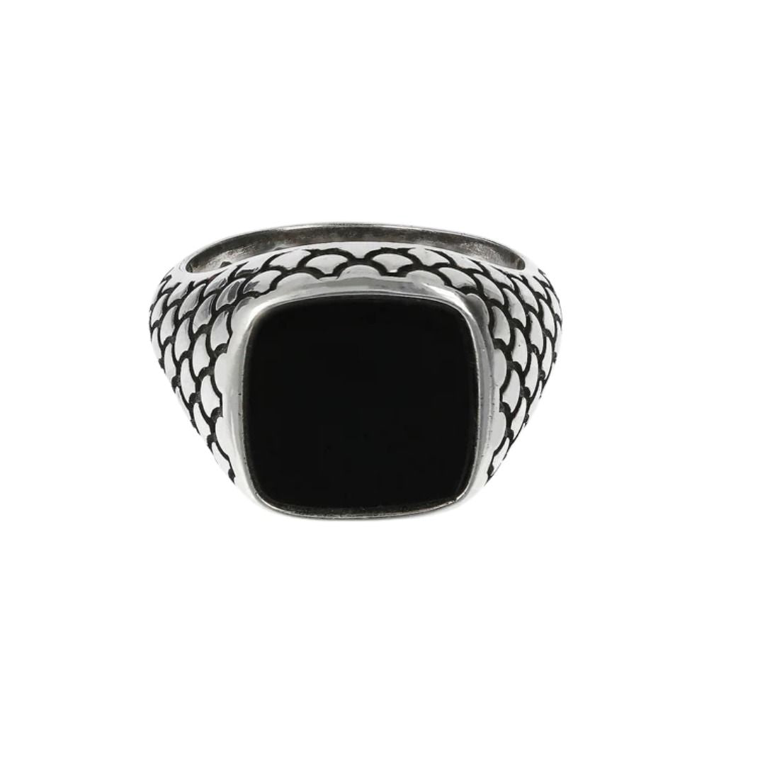 Anillo Albert M. Chevalier con textura de sirena y ónix