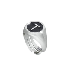Anillo con inicial en T de Rebecca Chevalier