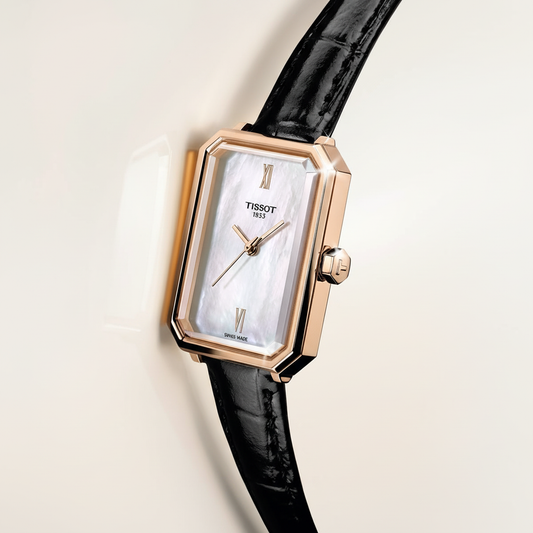 Orologio Tissot rettangolare sfondo bianco crema